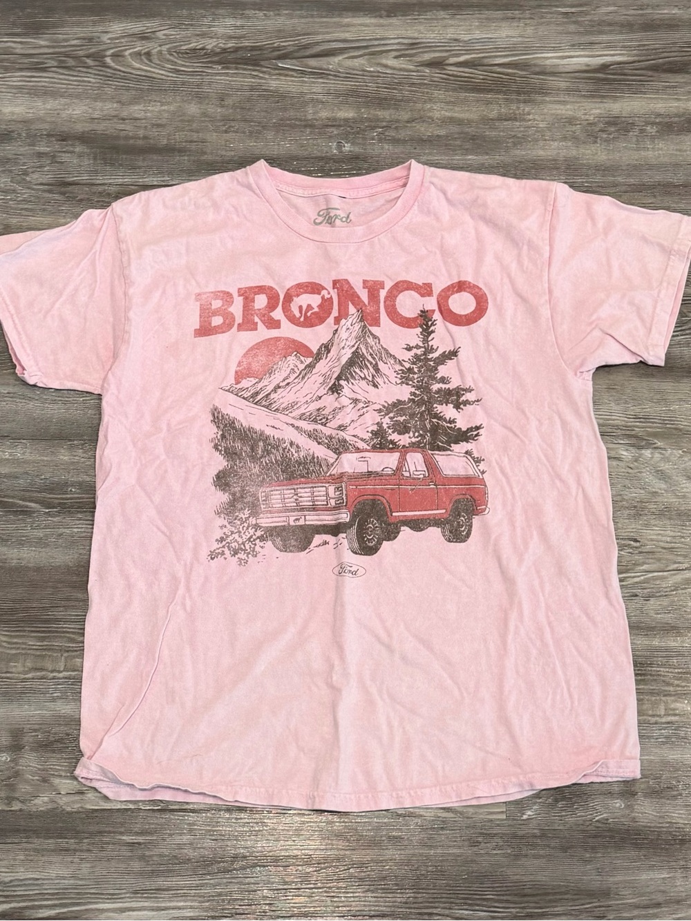 Ford Bronco Women’s Pink Short Sleeve Tee Shirt size Large Mountain Graphic